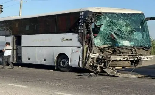 تصادف زنجیره ای ۲ اتوبوس با مینی بوس/ ۷ نفر مصدوم شدند
