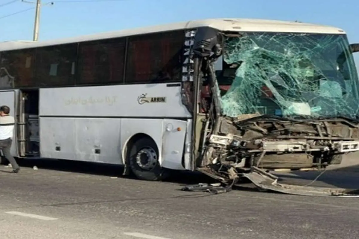 تصادف زنجیره ای ۲ اتوبوس با مینی بوس/ ۷ نفر مصدوم شدند