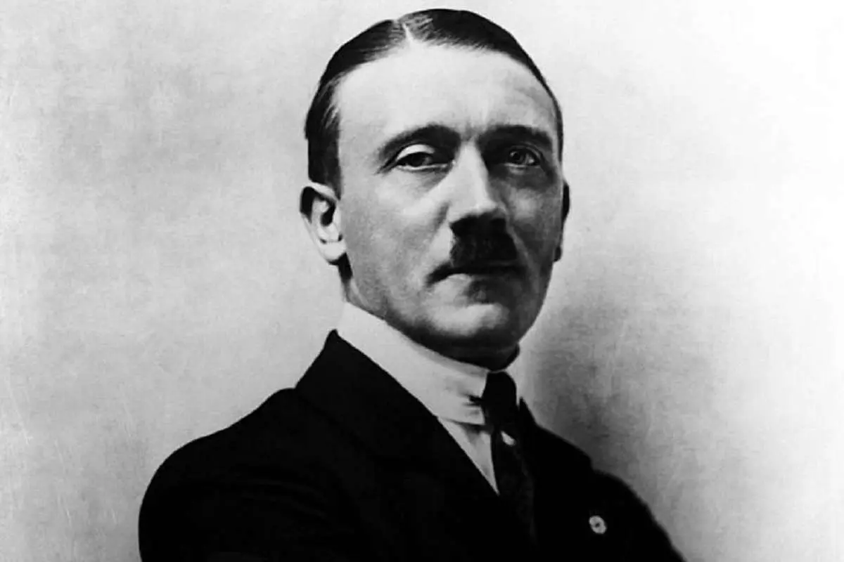 «آدولف هیتلر» در جوانی و با مدل سبیل متفاوت؛ سال 1295 