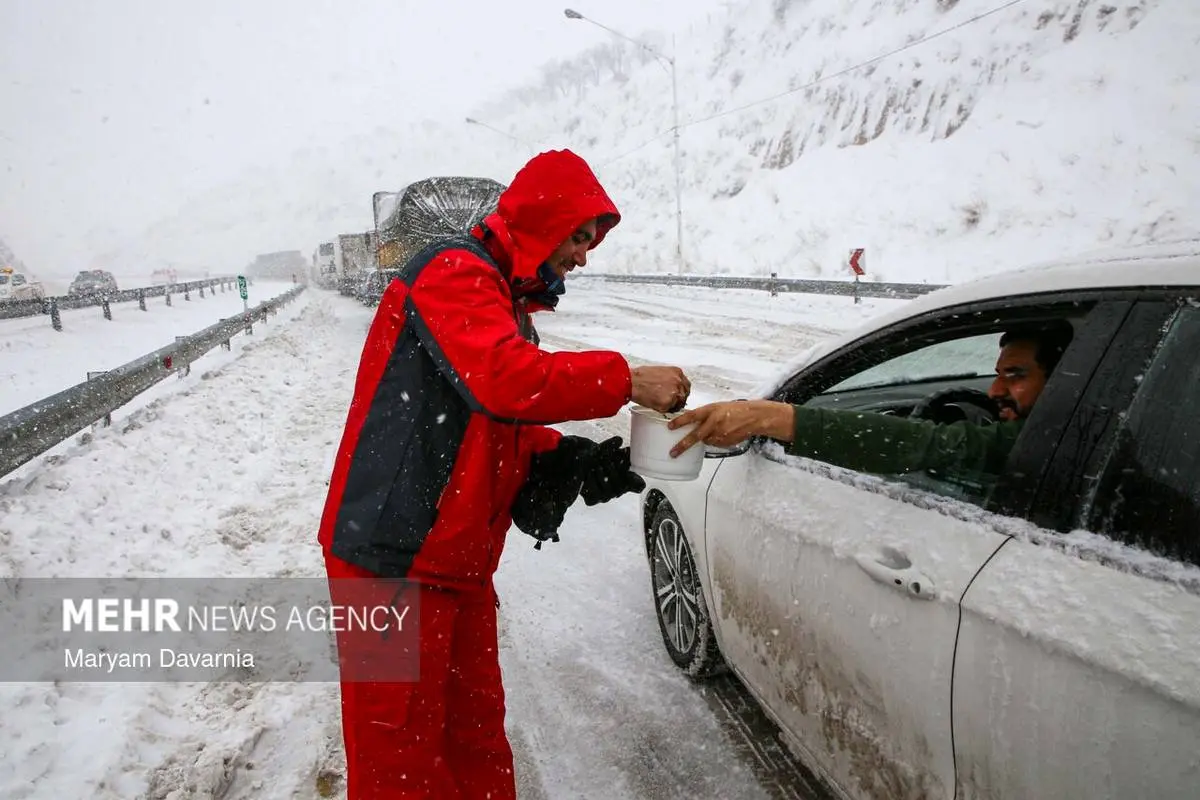 تصاویر؛ گیر کردن خودروها در گردنه برفی امین‌الله بجنورد 14