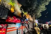 لحظه نجات دو زن از شعله‌های آتش پاساژ پردیسان