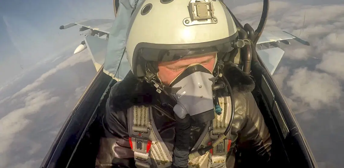 خلبان 63 ساله سوخو 57 روس که جهان را شوکه کرد