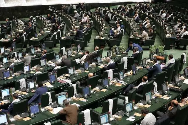 نماینده مجلس: قطع برق در دمای بالای ۵۰ درجه ظلم فاحش به مردم است 