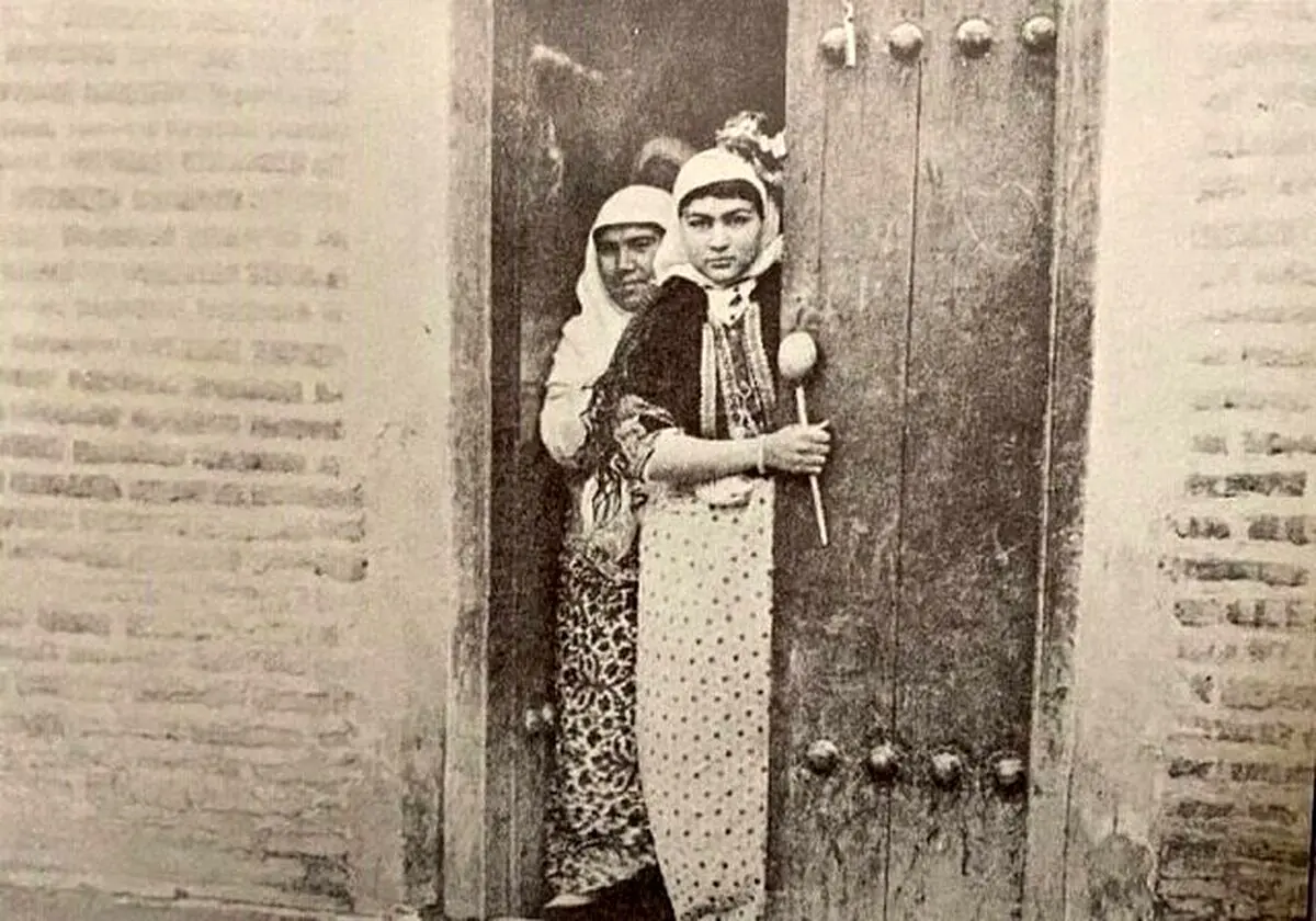سوگلی ناصرالدینشاه را با لباس چینی ببینید