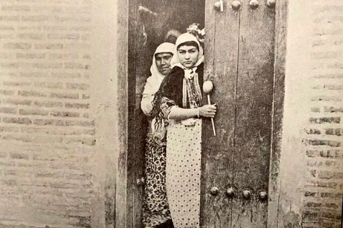 سوگلی ناصرالدینشاه را با لباس چینی ببینید