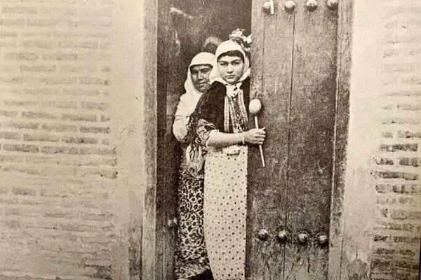 سوگلی ناصرالدین‌شاه را با لباس چینی ببینید