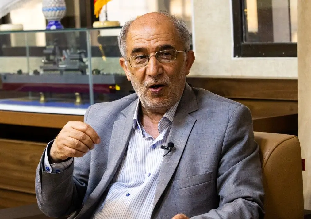 حسین علایی: ایران باید همچنان تنگه هرمز را بسته نگاه دارد