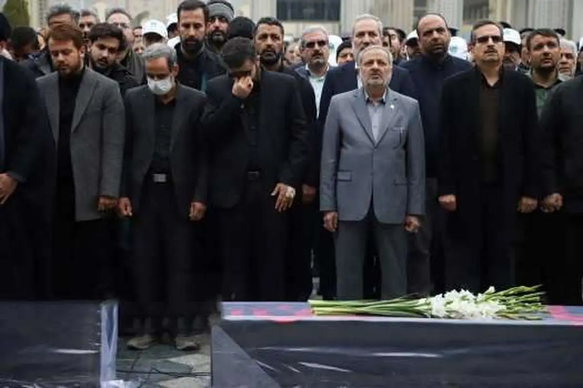 تصویر تشییع پیکر همسر و فرزند سقاب اصفهانی معاون رئیس‌جمهور در مشهد 