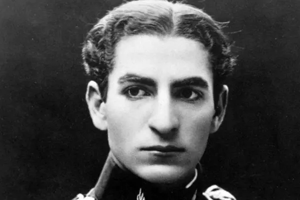محمدرضا پهلوی در ۱۳ سالگی، مدرسه شبانه‌روزی له‌روزه سوئیس