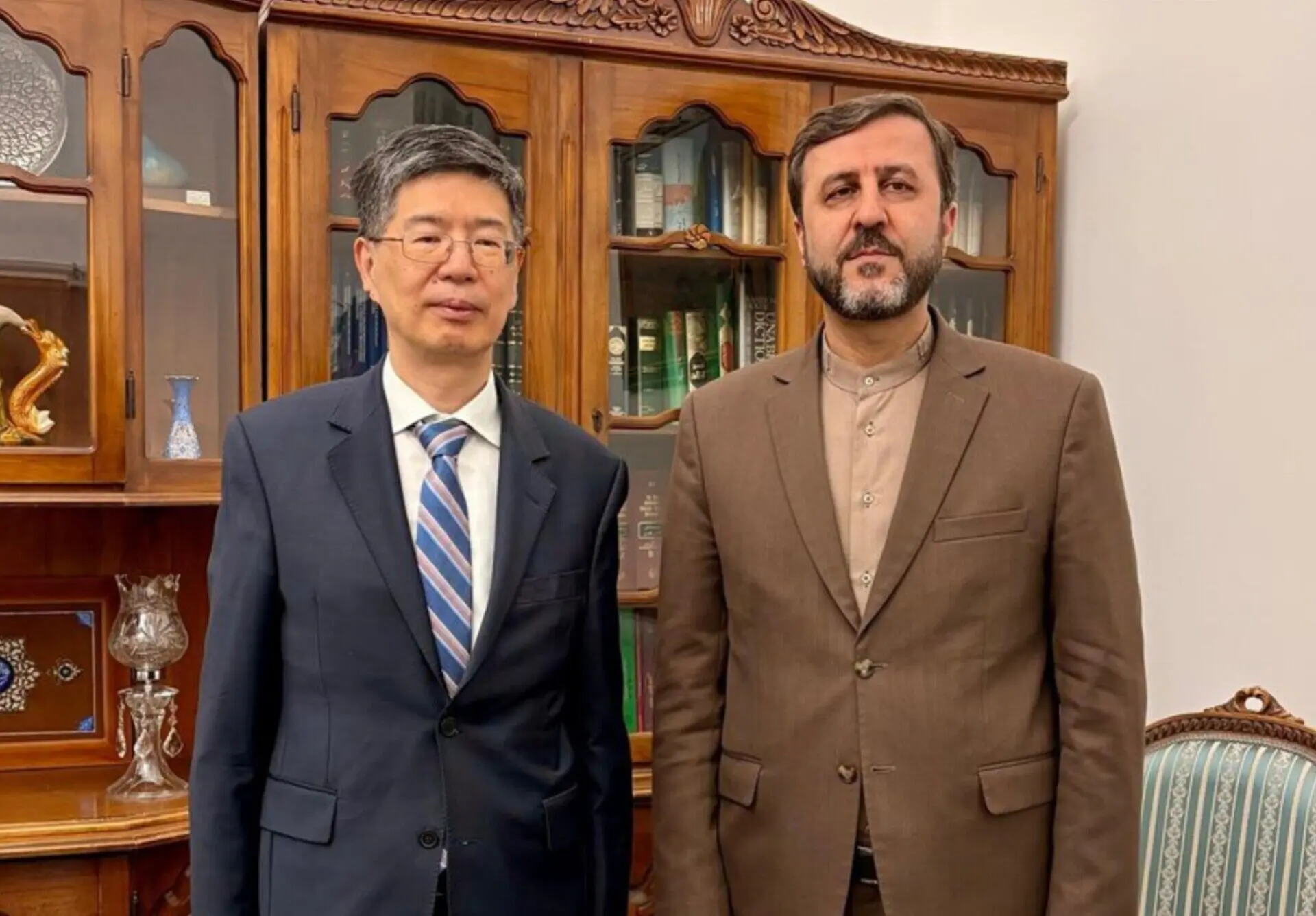 دیدار معاون حقوقی عراقچی با سفرای چین و روسیه؛ تبادل نظر درباره آخرین دور مذاکرات