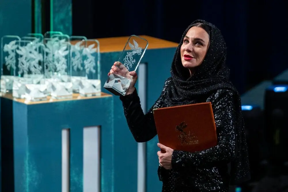 تصاویر؛ متن و حاشیه اختتامیه چهل‌وچهارمین جشنواره فیلم فجر