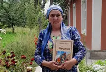 تصاویر؛ توزیع رایگان شاهنامه فردوسی بین خانواده‌های تاجیکستان