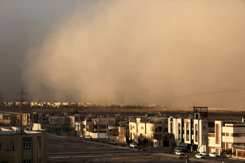 تصاویر؛ هجوم ریزگردها به آسمان یزد