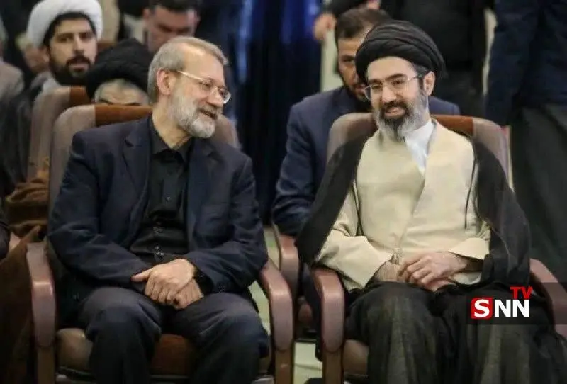 لاریجانی در کنار مجتبی