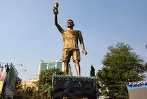 مجسمه مسی در هند پایین آورده می‌شود 