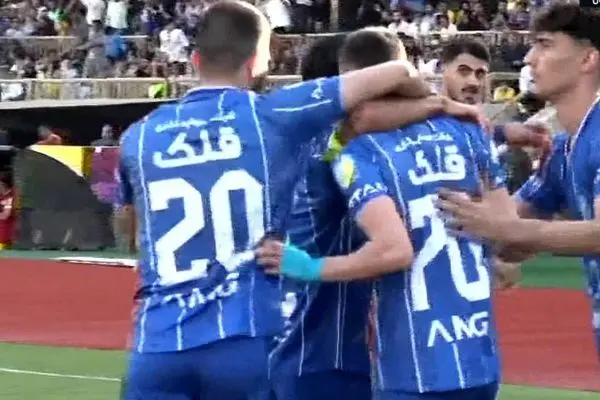 ببینید: گل اول استقلال به فجرسپاسی توسط آسانی در دقیقه 42