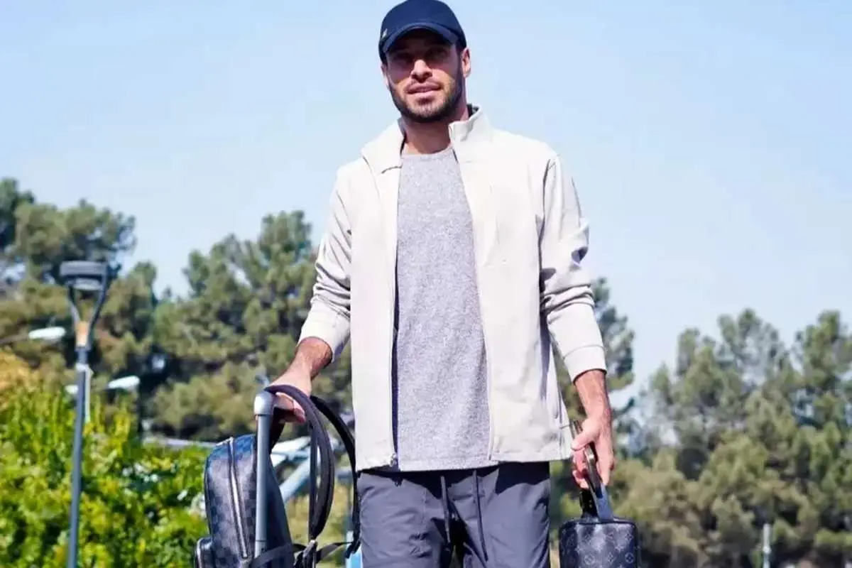 شجاع همچنان درحال شاخ و شانه کشیدن: شما به خودت گرفتی!