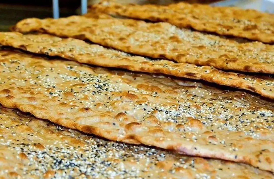 افزودن سبزی و کنجد به نان ممنوع می‌شود
