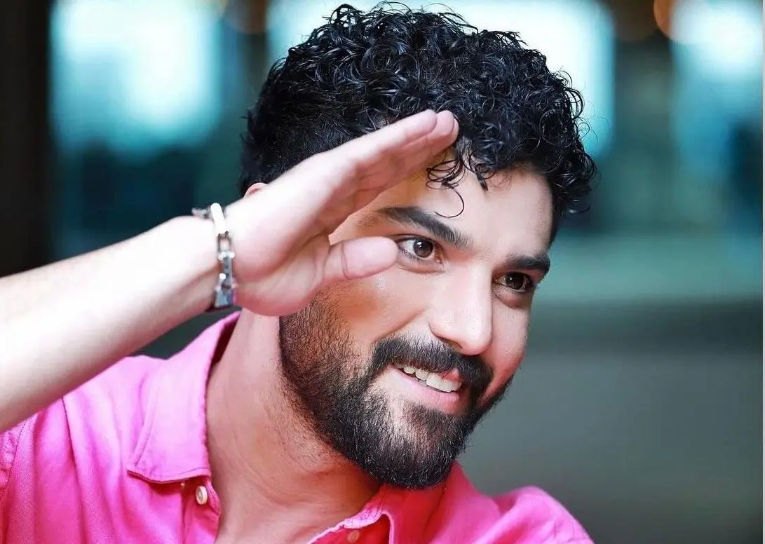 قاب خانوادگی سینا مهراد به همراه مادر و سعید سهیلی
