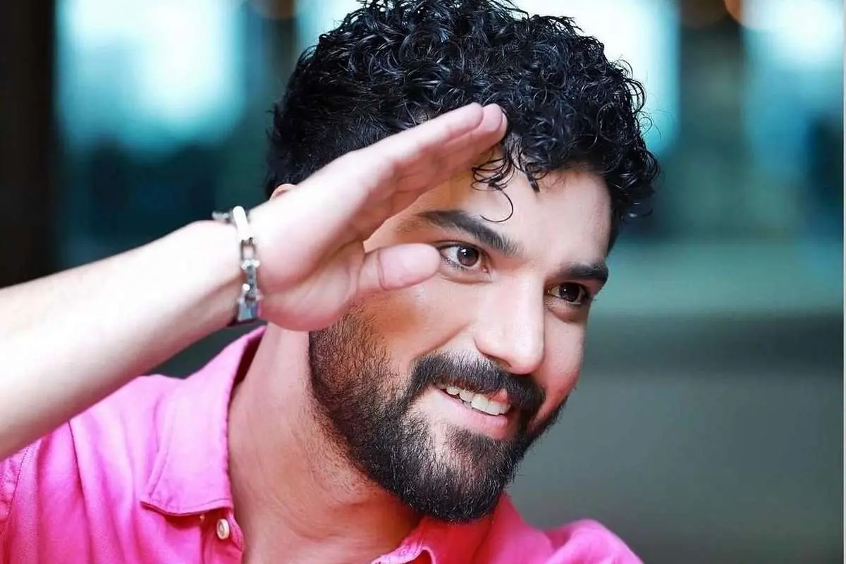 قاب خانوادگی سینا مهراد به همراه مادر و سعید سهیلی