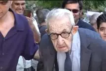 عصبانیت اردشیر کاظمی در مراسم ختم اکبر عبدی 