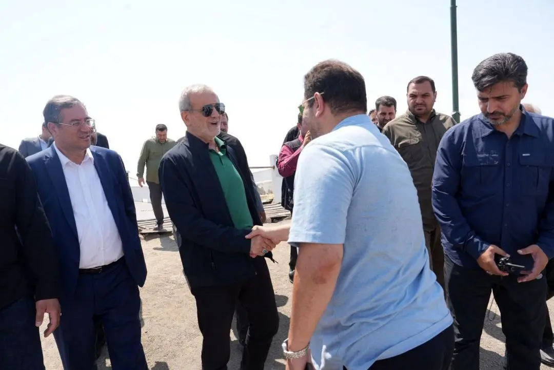 پزشکیان و عینک ری‌بن؛ عکسی از رئیس جمهور با ظاهری متفاوت 