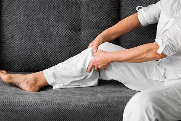۵ راهکار ساده برای کاهش خستگی هنگام ایستادن طولانی