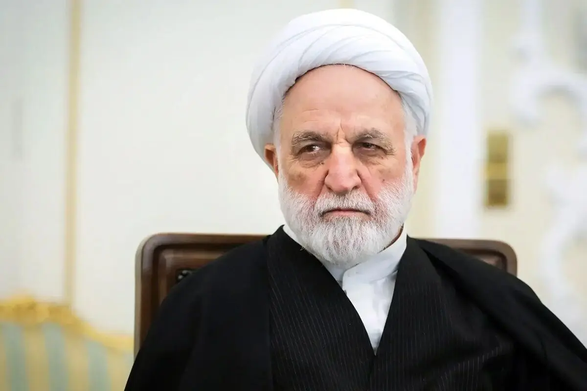 تصویر محسنی اژه ای در مراسم تشییع رهبر شهید  