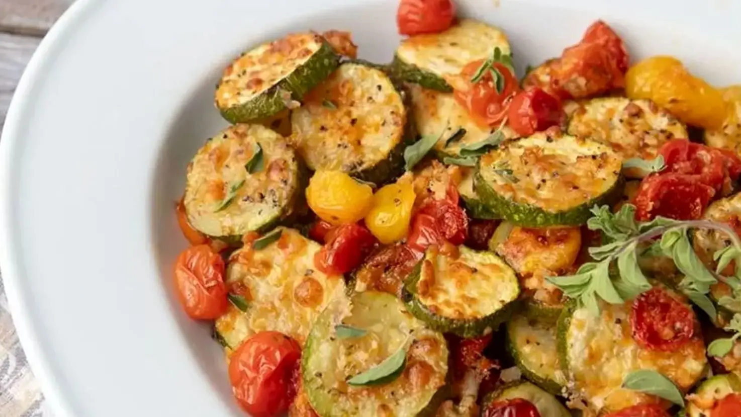 طرز تهیه خوراک کدو با گوجه‌ سبز