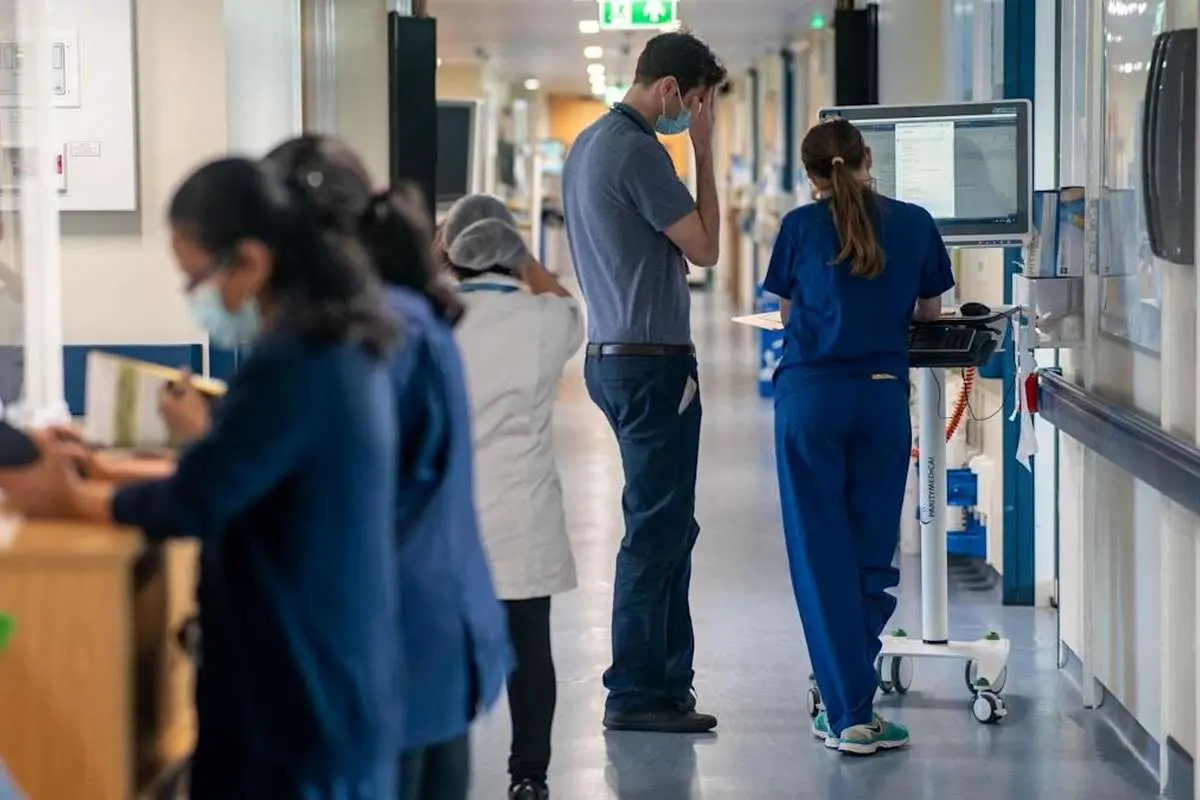 موج بی‌سابقه آنفلوآنزا، بیمارستان‌های «بریتانیا» را به مرز فروپاشی کشاند