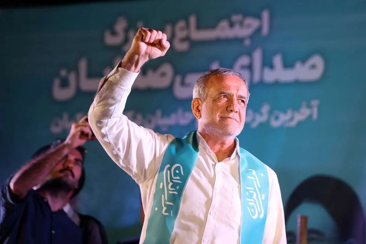 اول ای جان دفع شرّ موش کن!؛ دربارۀ سالگرد پیروزی پزشکیان که در سایۀ جنگ قرار گرفت