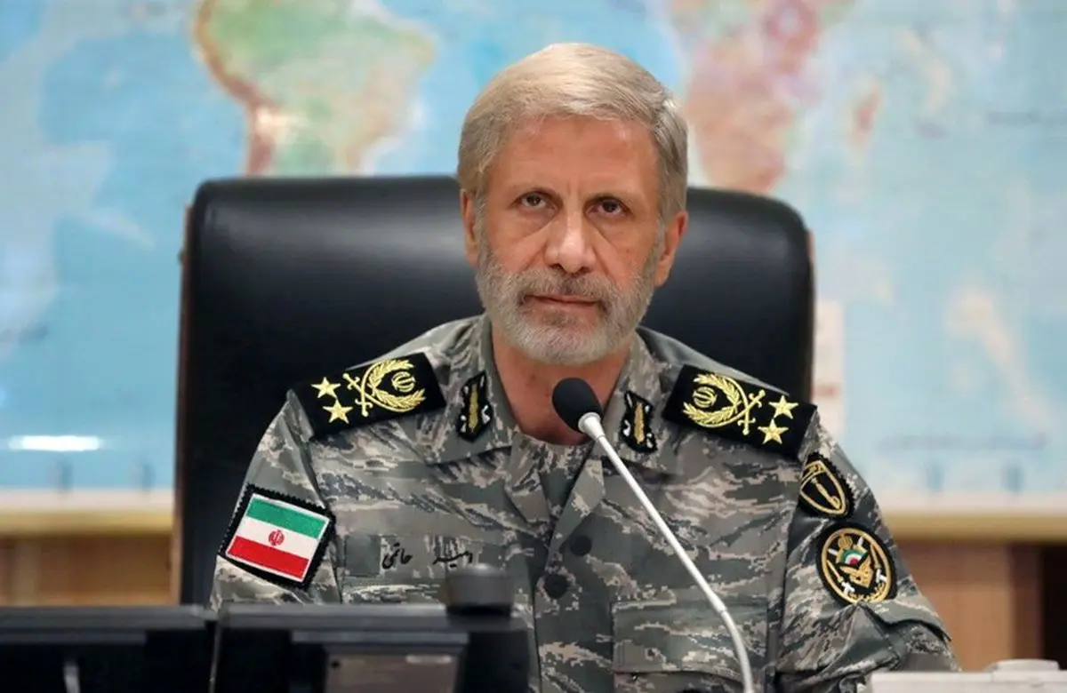 فرمانده کل ارتش: تعرض به این مرز و بوم با پاسخی کوبنده مواجه می‌شود