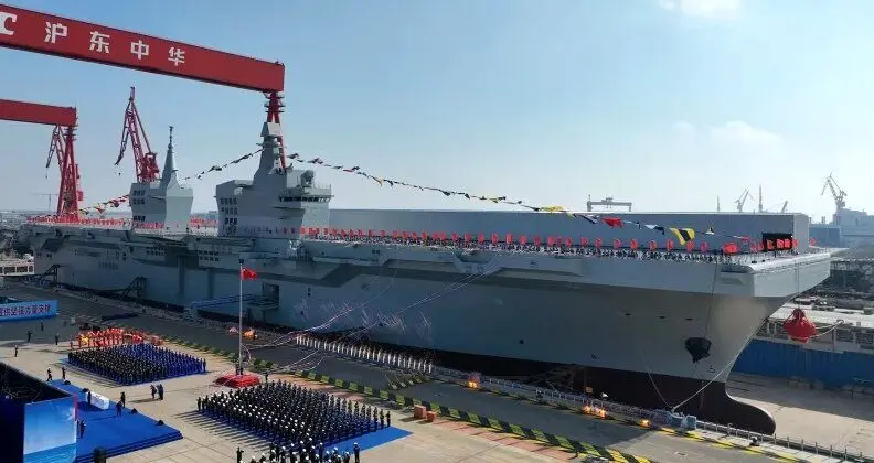 شکار پهپاد پنهان‌کار روی عرشه ناو سیچوان