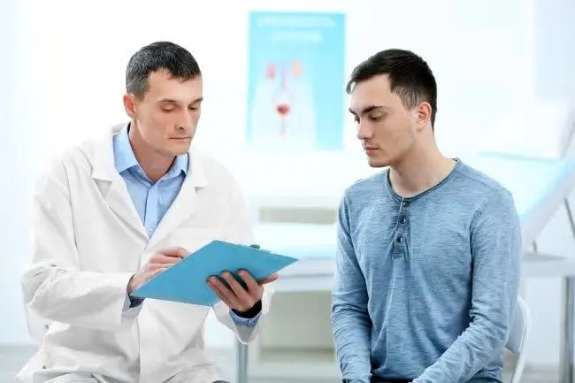 مردان دیرتر به پزشک مراجعه می‌کنند/ هشدار درباره تشخیص دیرهنگام بیماری‌ها
