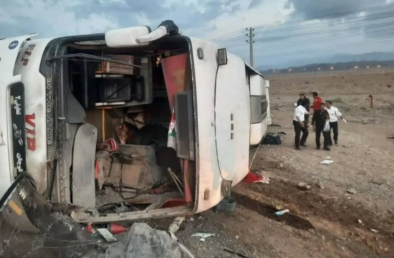 تصاویری از حادثه مرگبار تصادف اتوبوس دانشجویان سمنانی

