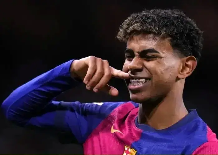 فاش شدن راز بزرگ ستاره بارسلونا؛ پاهای کج لامین یامال!