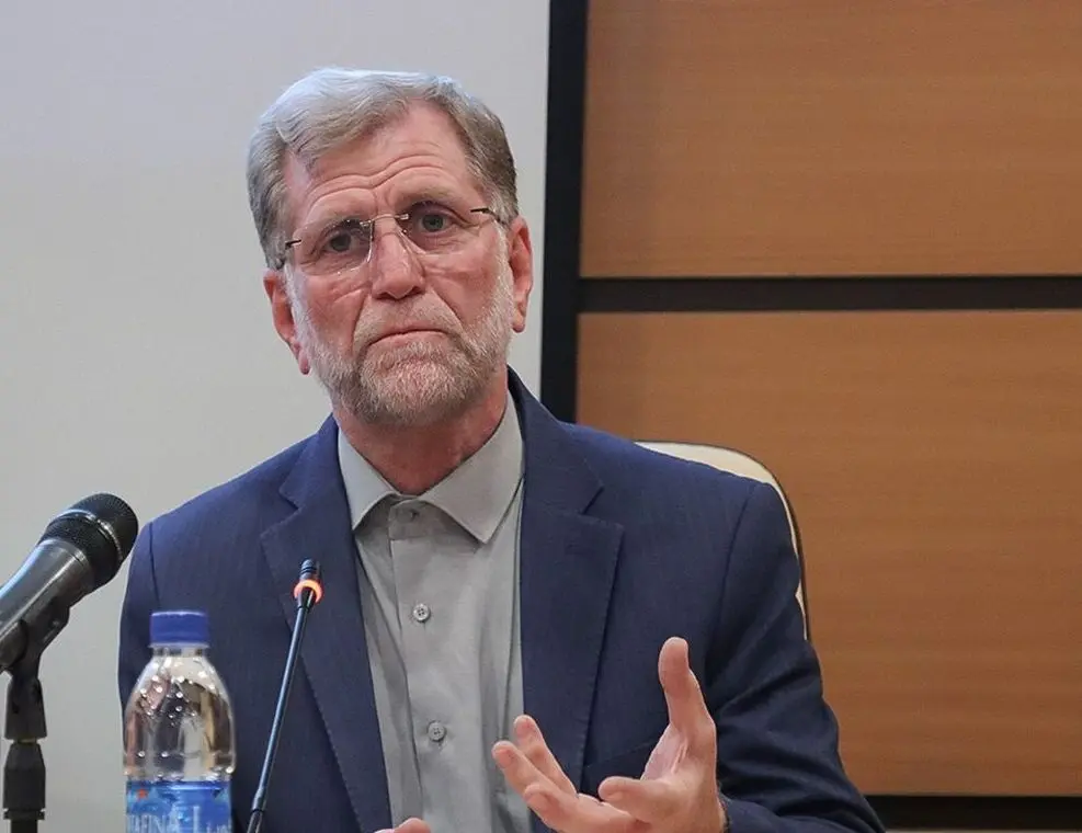 بیان تمایل برخی دولتمردان برای افزایش نرخ ارز و حذف ارز ترجیحی در افزایش نرخ ارز موثر بود / اقتصاد کشور تحت تاثیر تلاطم ها و شوک های سیاسی است 
