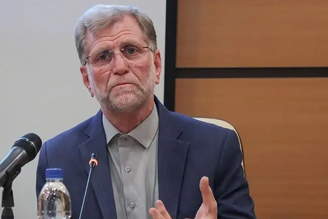 اگر دولت بخواهد تورم را کنترل کند، باید نرخ ارز را تثبیت کند