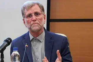 بیان تمایل برخی دولتمردان برای افزایش نرخ ارز و حذف ارز ترجیحی در افزایش نرخ ارز موثر بود / اقتصاد کشور تحت تاثیر تلاطم ها و شوک های سیاسی است 
