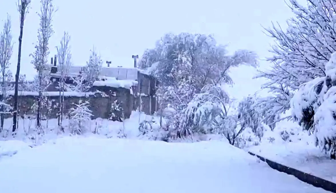  بارش برف در روستای مائین بلاغ شهرستان تکاب