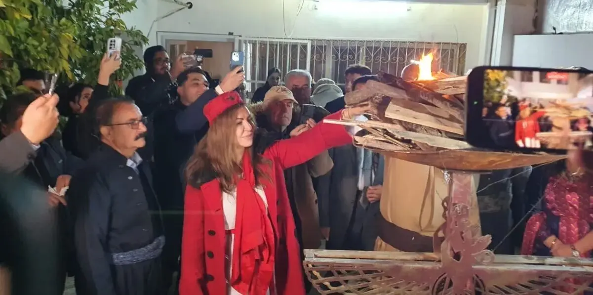 قصه‌گویی، انار و هندوانه؛ تصاویری از شب یلدا در خانه‌های کردستان عراق