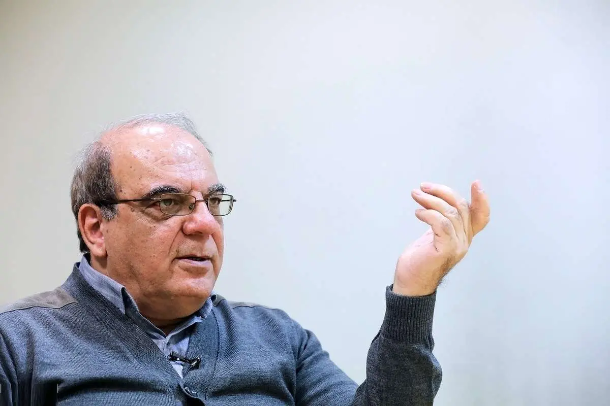 عباس عبدی: منتقدین سخنان پزشکیان در یک جهان موازی زندگی می‌کنند