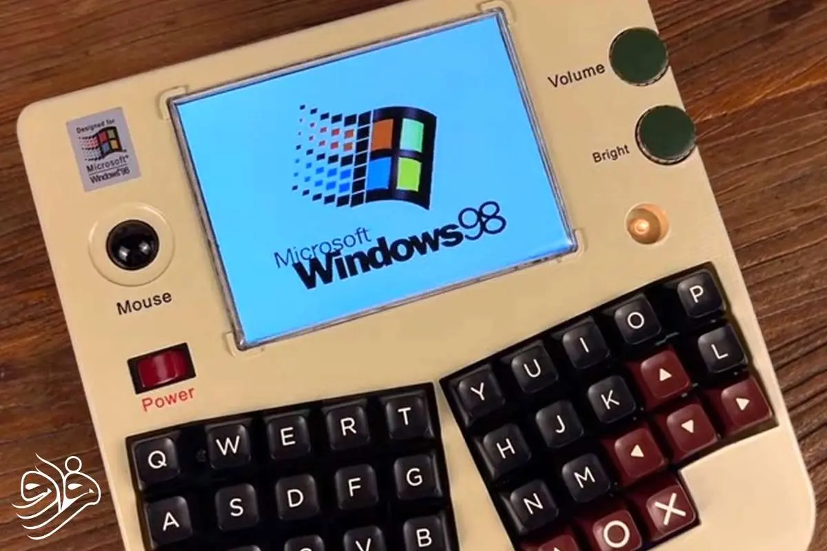 مهندسی که یک کنسول دستی با پنتیوم و ویندوز ۹۸ ساخت