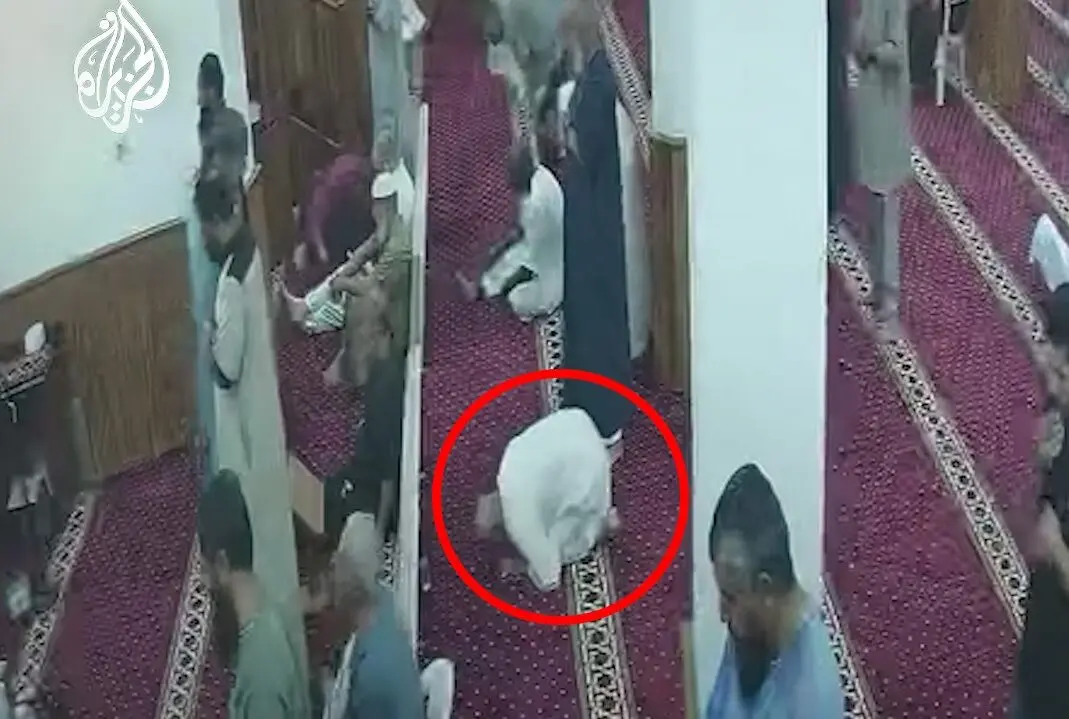 لحظه جان‌ سپردن یک نمازگزار هنگام سجده در مسجد
