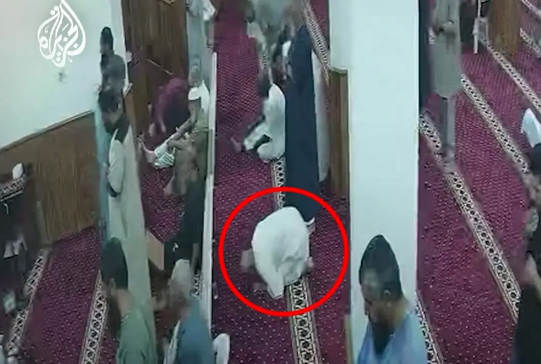 لحظه جان‌ سپردن یک نمازگزار هنگام سجده در مسجد