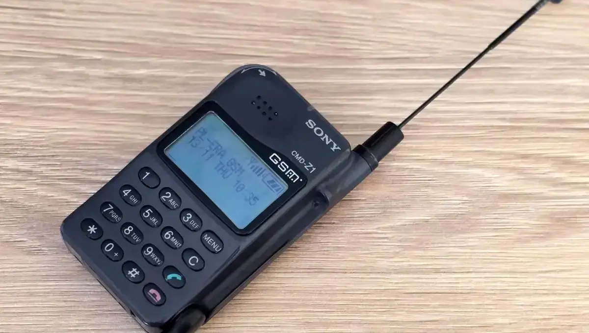 پرچمدار دهه ۹۰ سونی؛ وقتی اپل و سامسونگ هنوز ناشناخته بودند