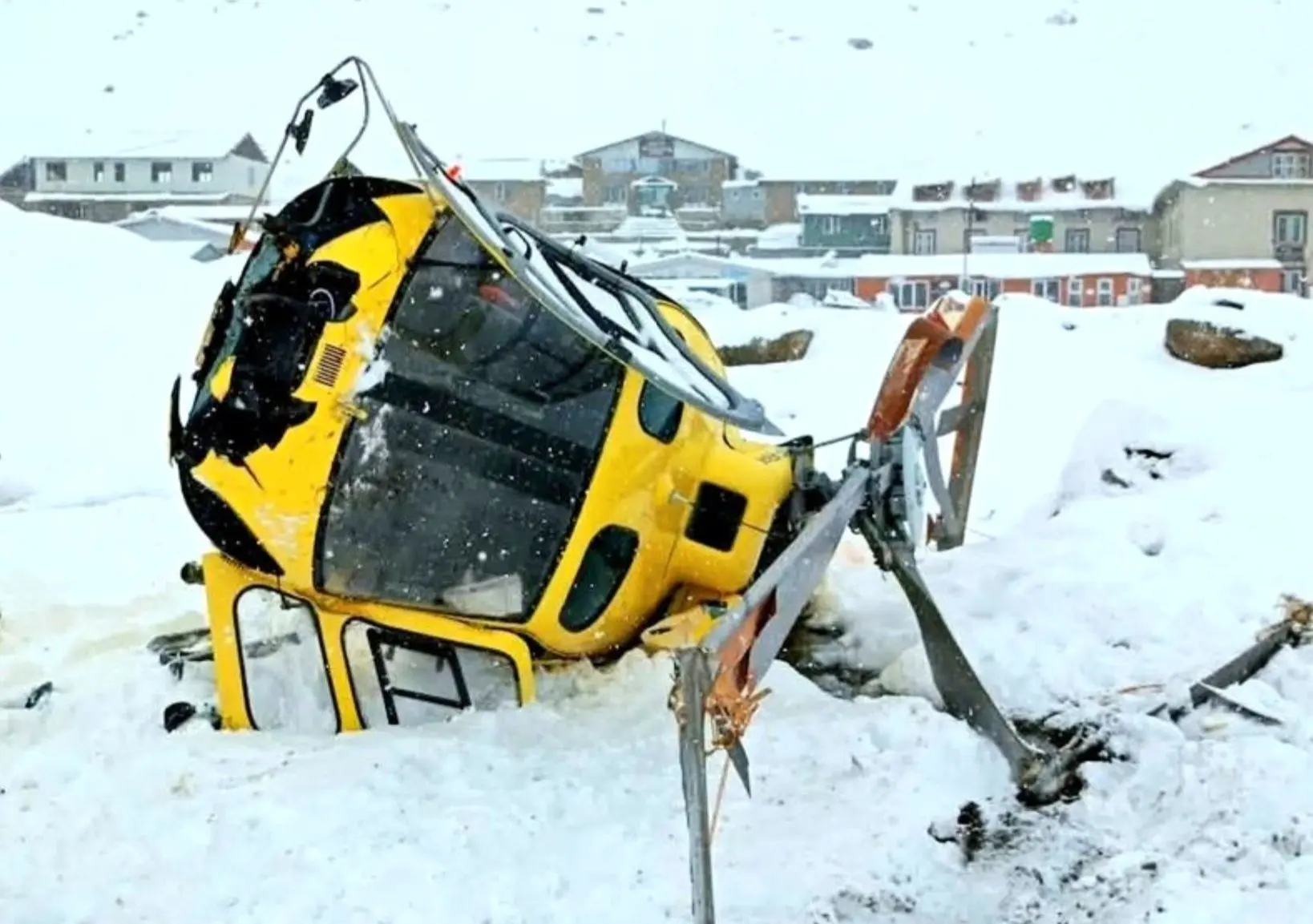 سقوط یک بالگرد در ارتفاعات پربرف اورست 