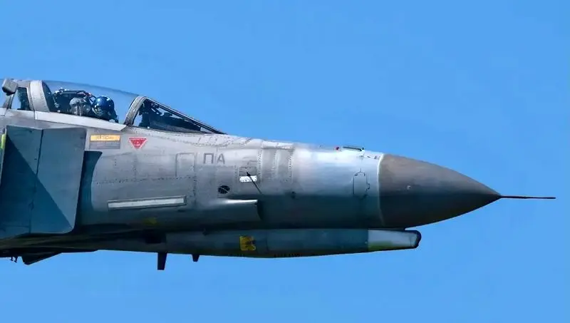 جنگنده 6