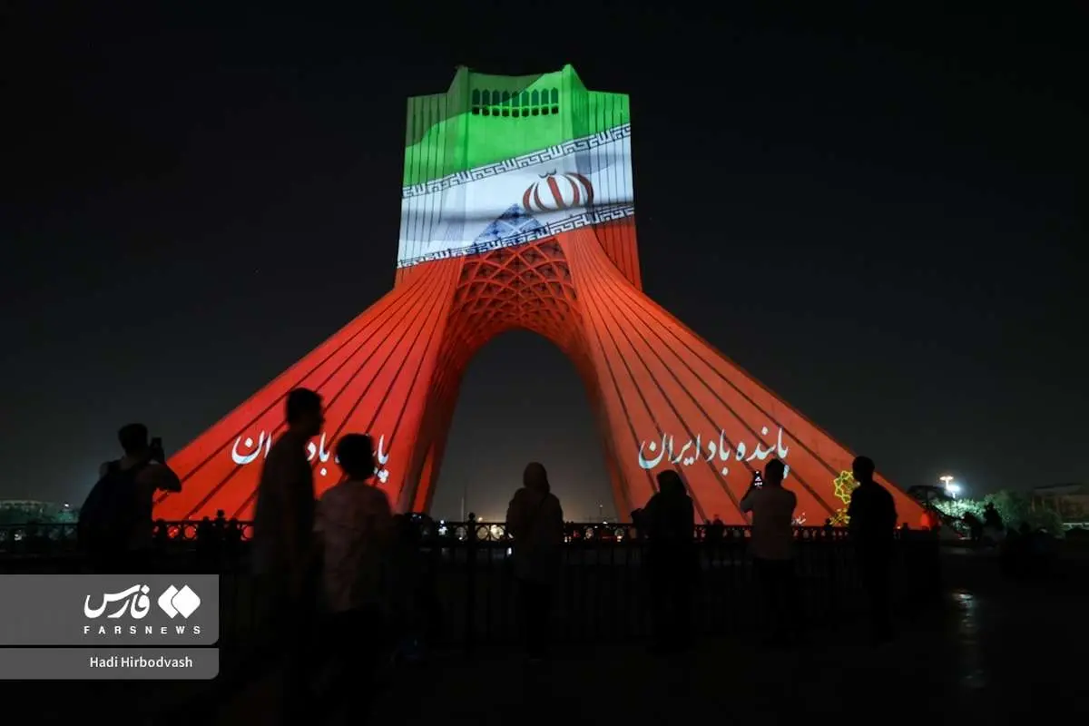 ویدئو مپینگ برج آزادی به یاد شهدای جنگ