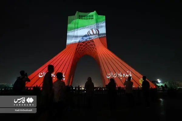 ویدئو مپینگ برج آزادی به یاد شهدای جنگ